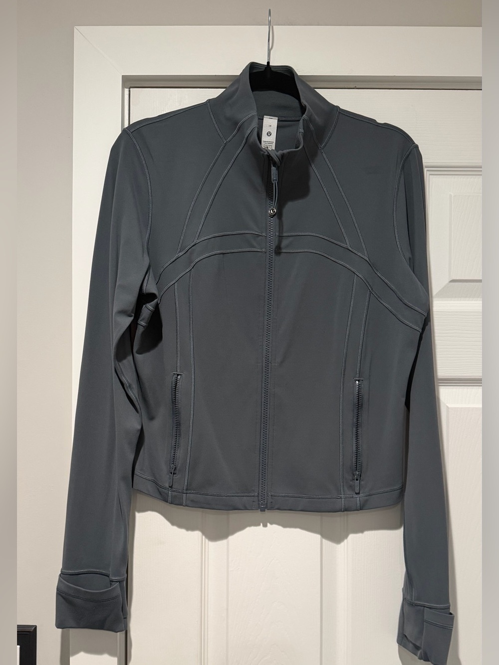 Auth.✅ Lululemon RARE Define Crop Jacket in “Oil Grey” Size 14🩶